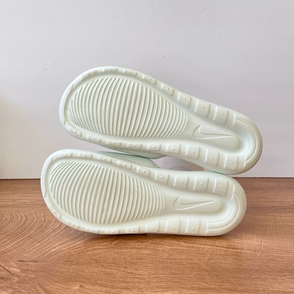 Nike Benassi JDI Grayish Green Swoosh Slide Sandals CN9677-300 Women's Size US 6 - Picture 8 of 9